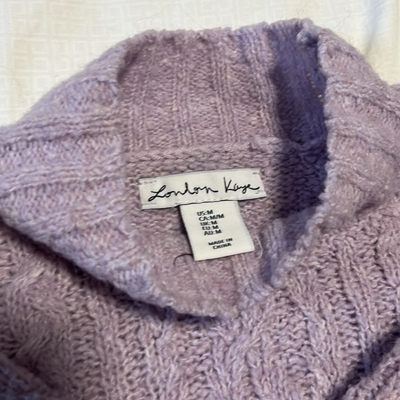 Lavender knit cropped sweater size M - Picture 2 of 2